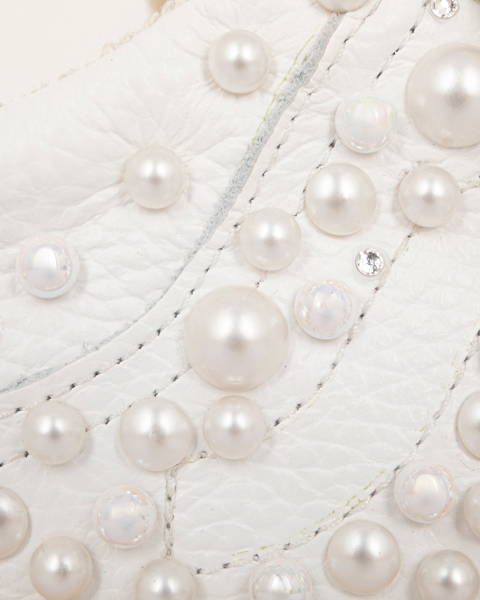 Wavy Leather White Pearl