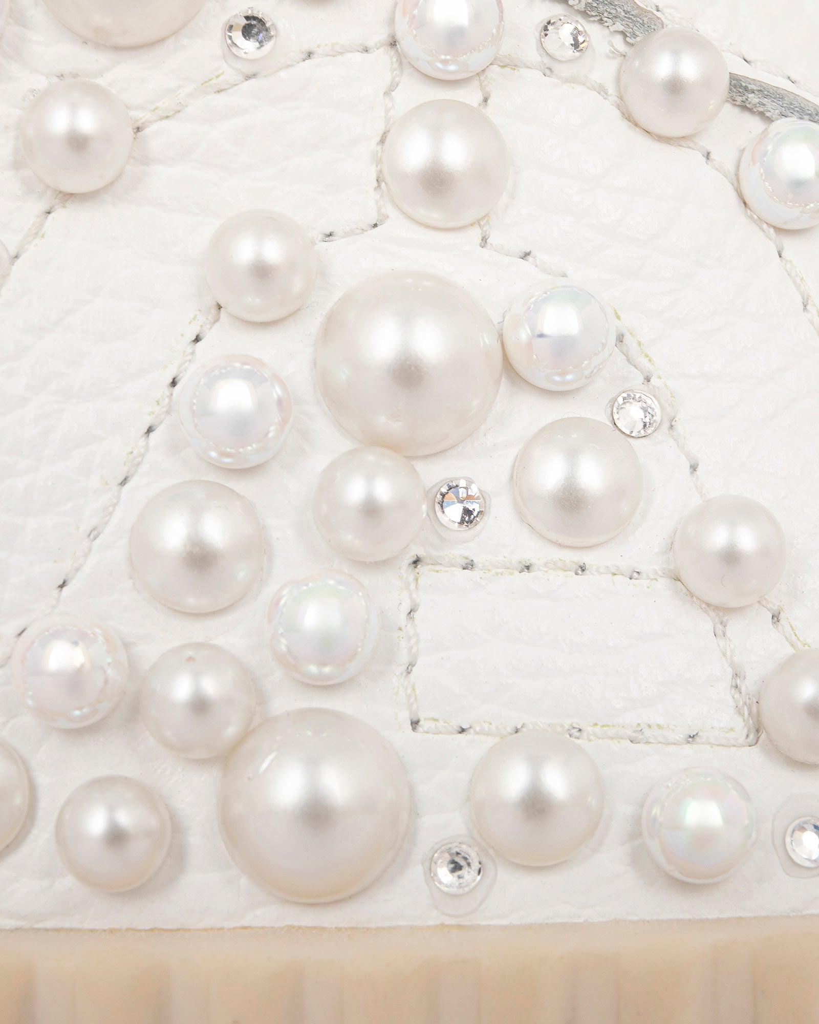 Wavy Leather White Pearl