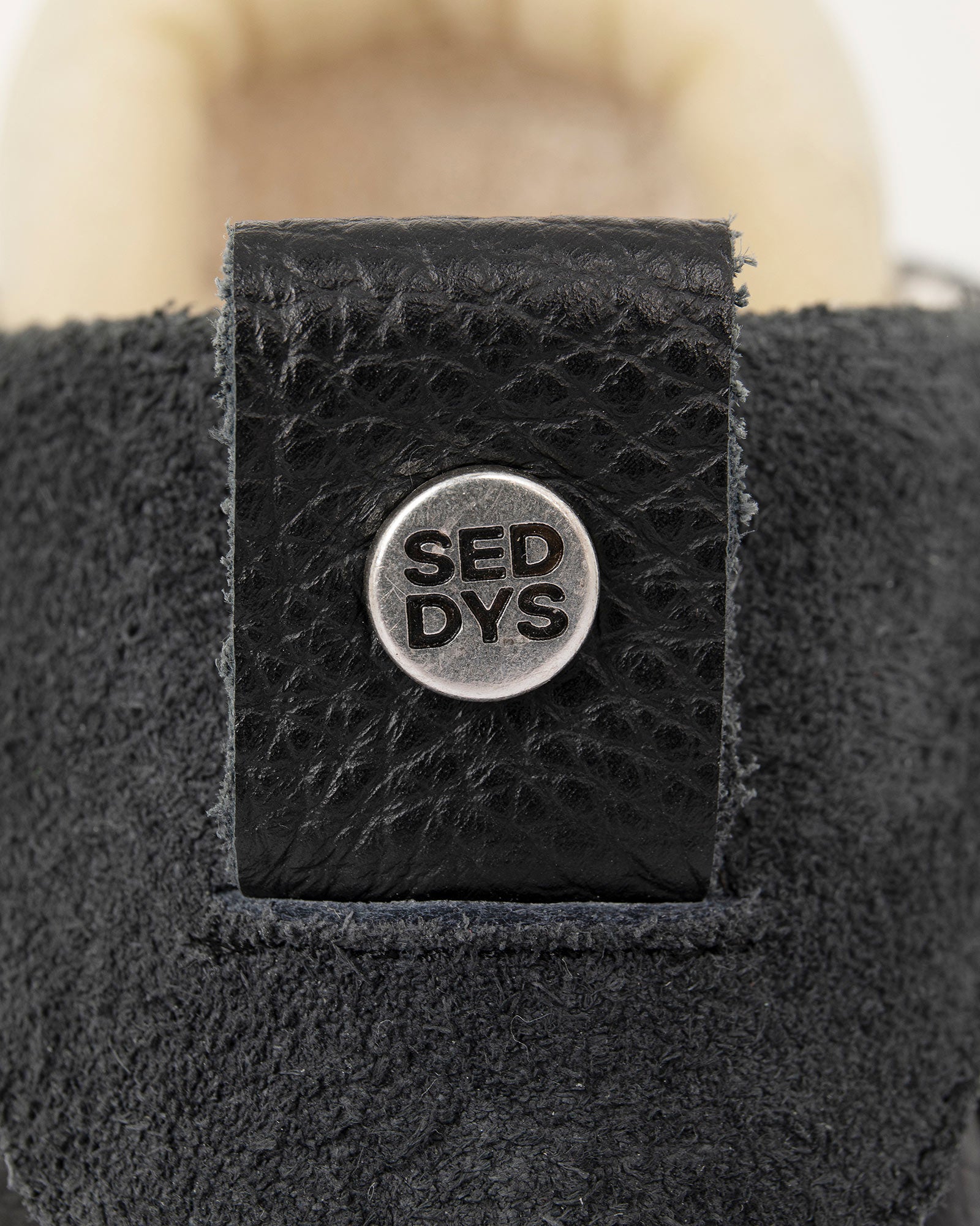 Wavy Leather Black Stallion