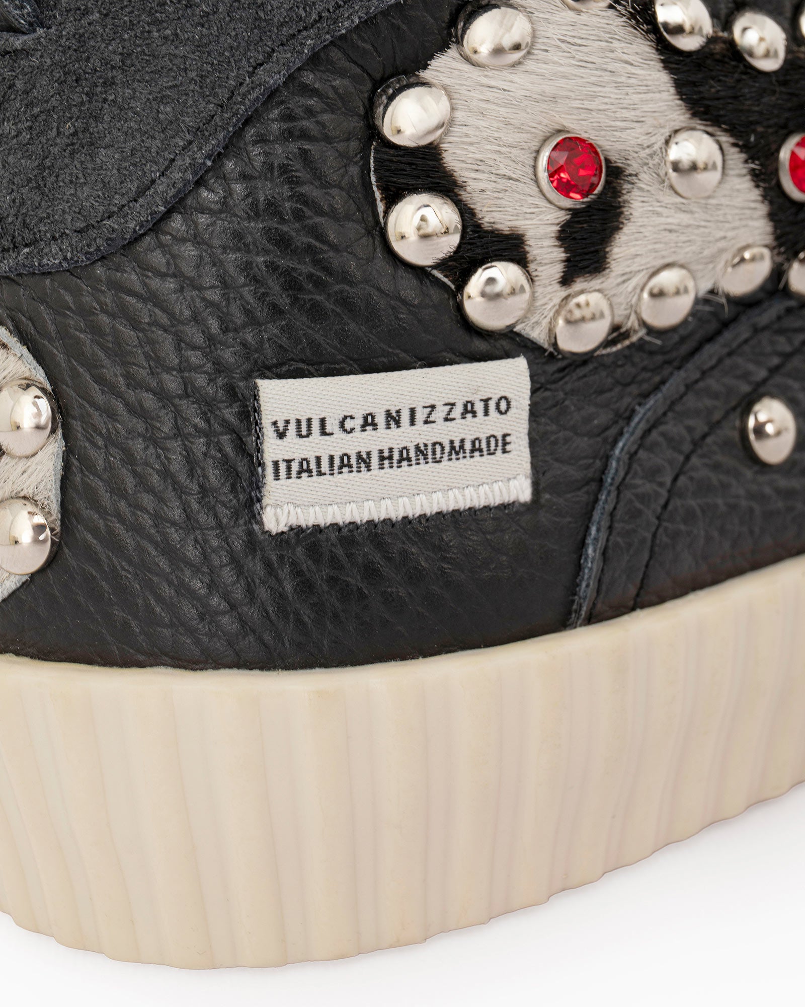 Wavy Leather Black Stallion