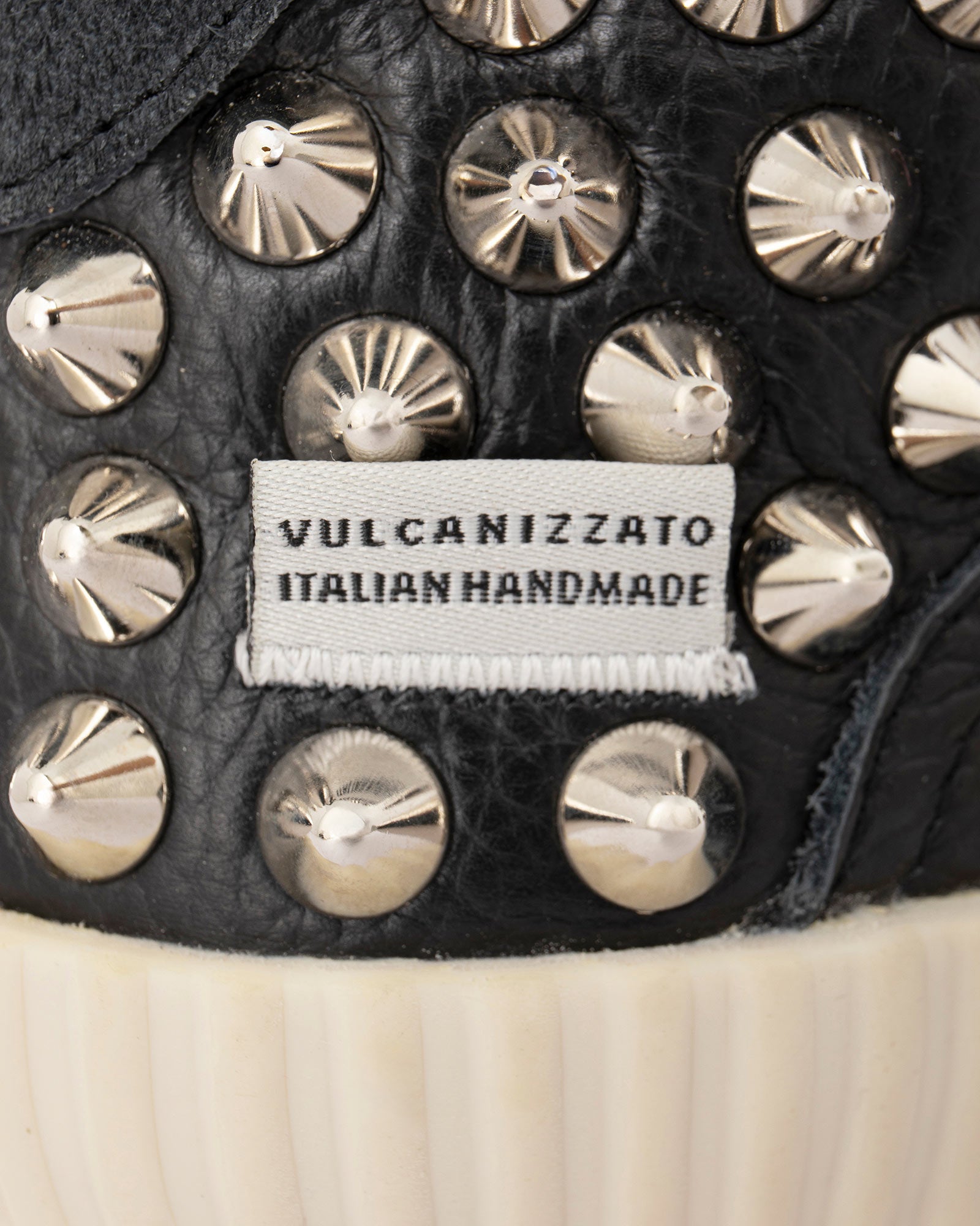 Wavy Leather Black Spike