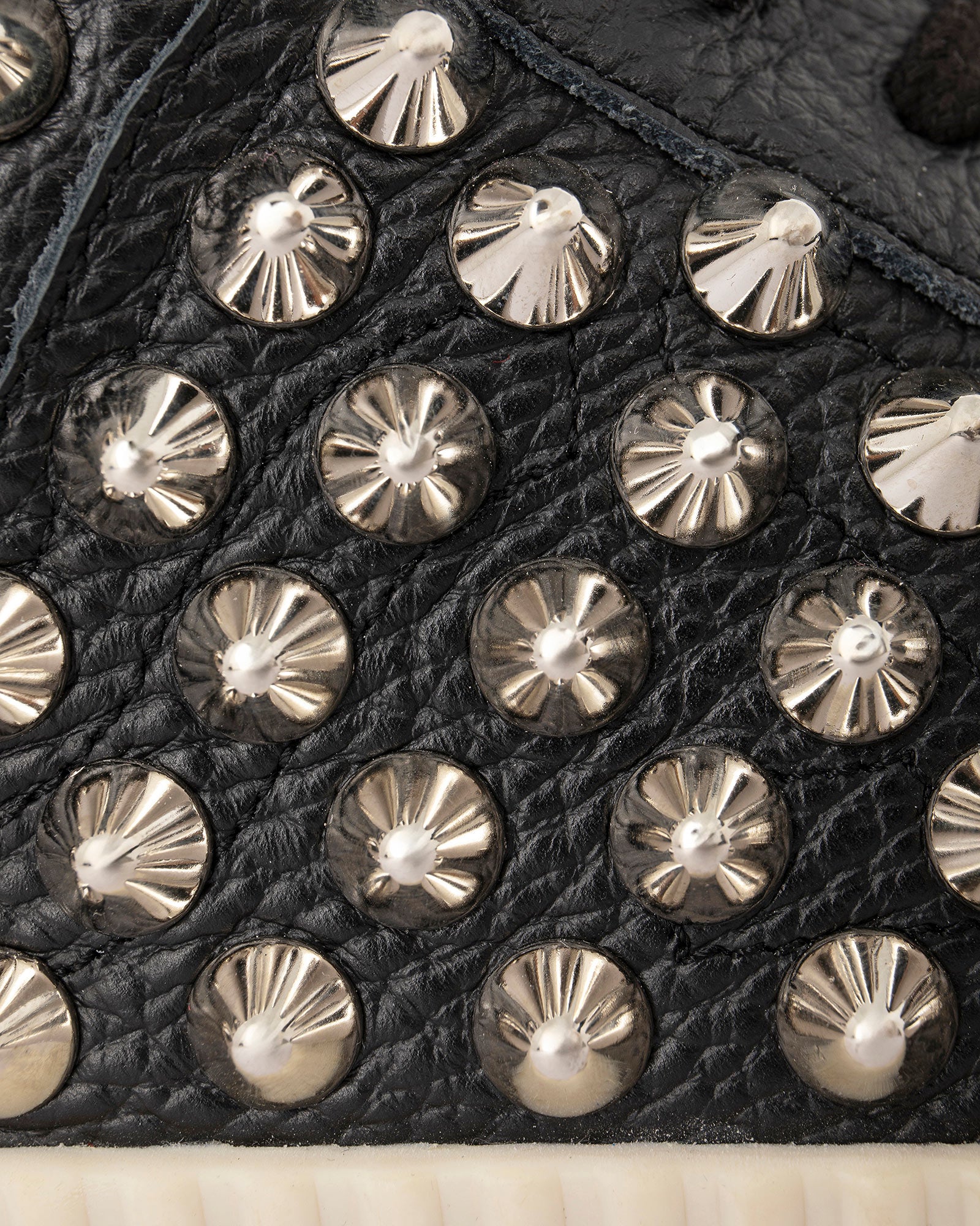 Wavy Leather Black Steel