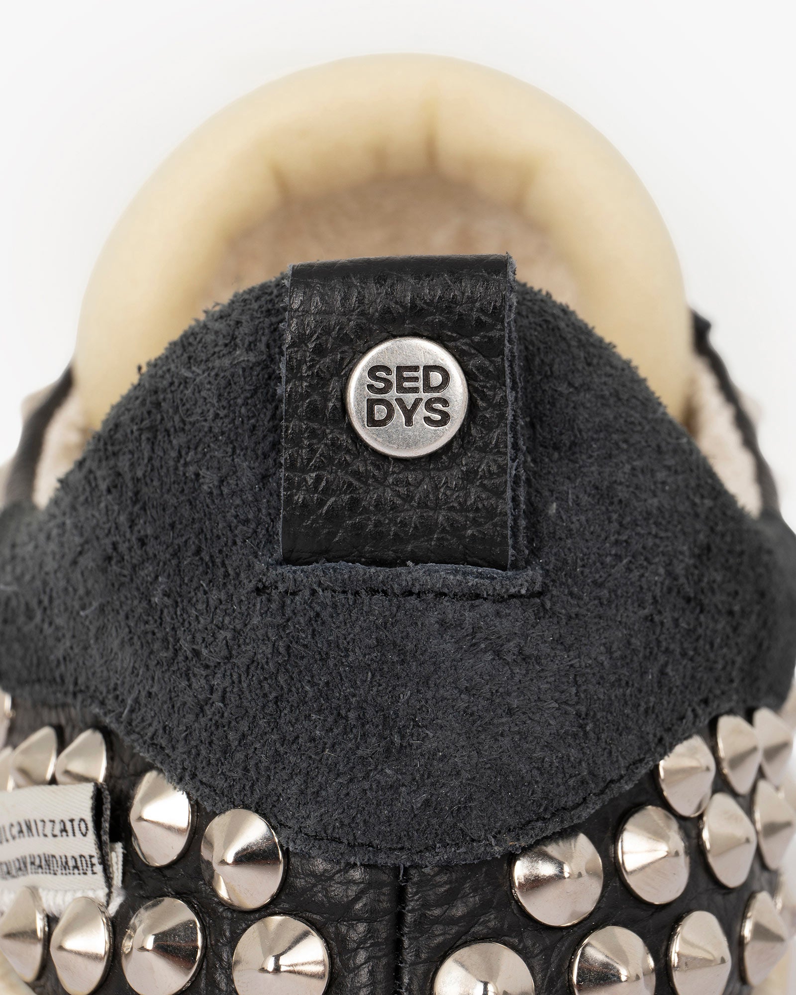 Wavy Leather Black Steel