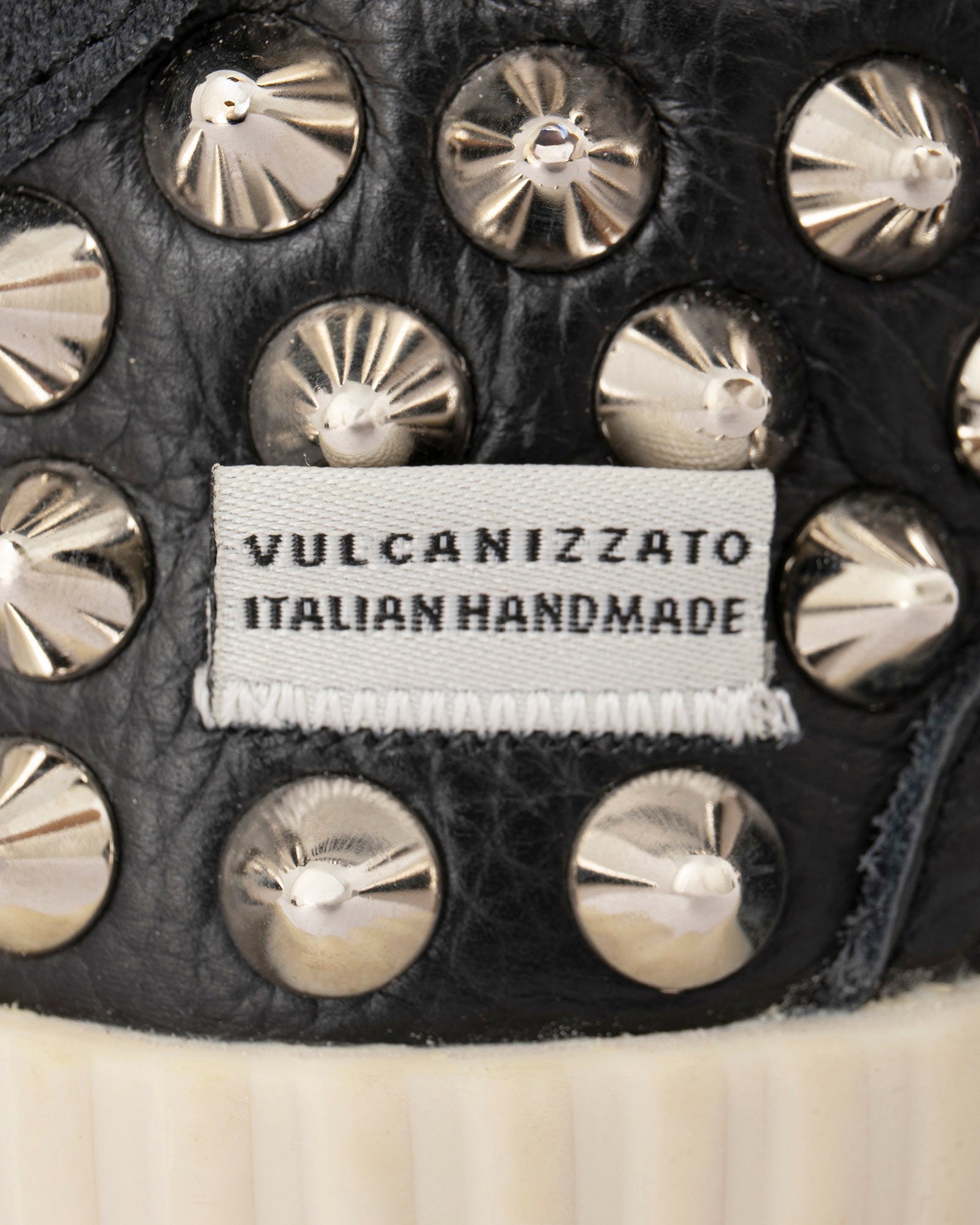 Wavy Leather Black Steel