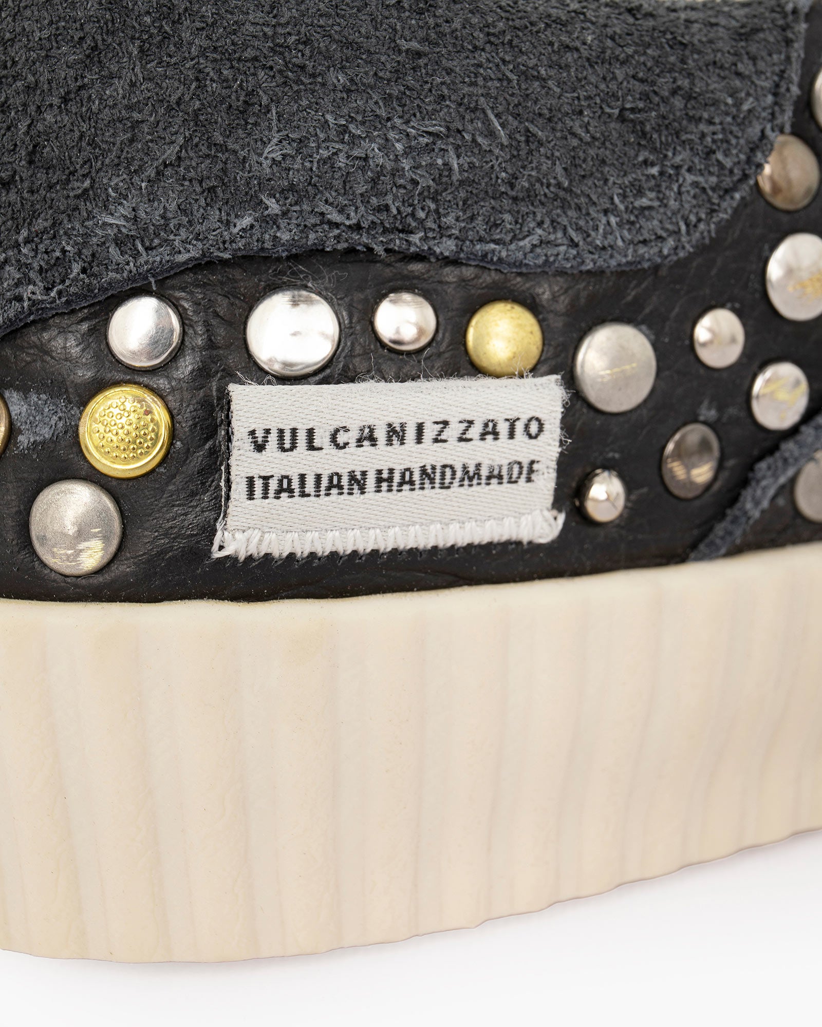 Wavy Leather Black Dirty