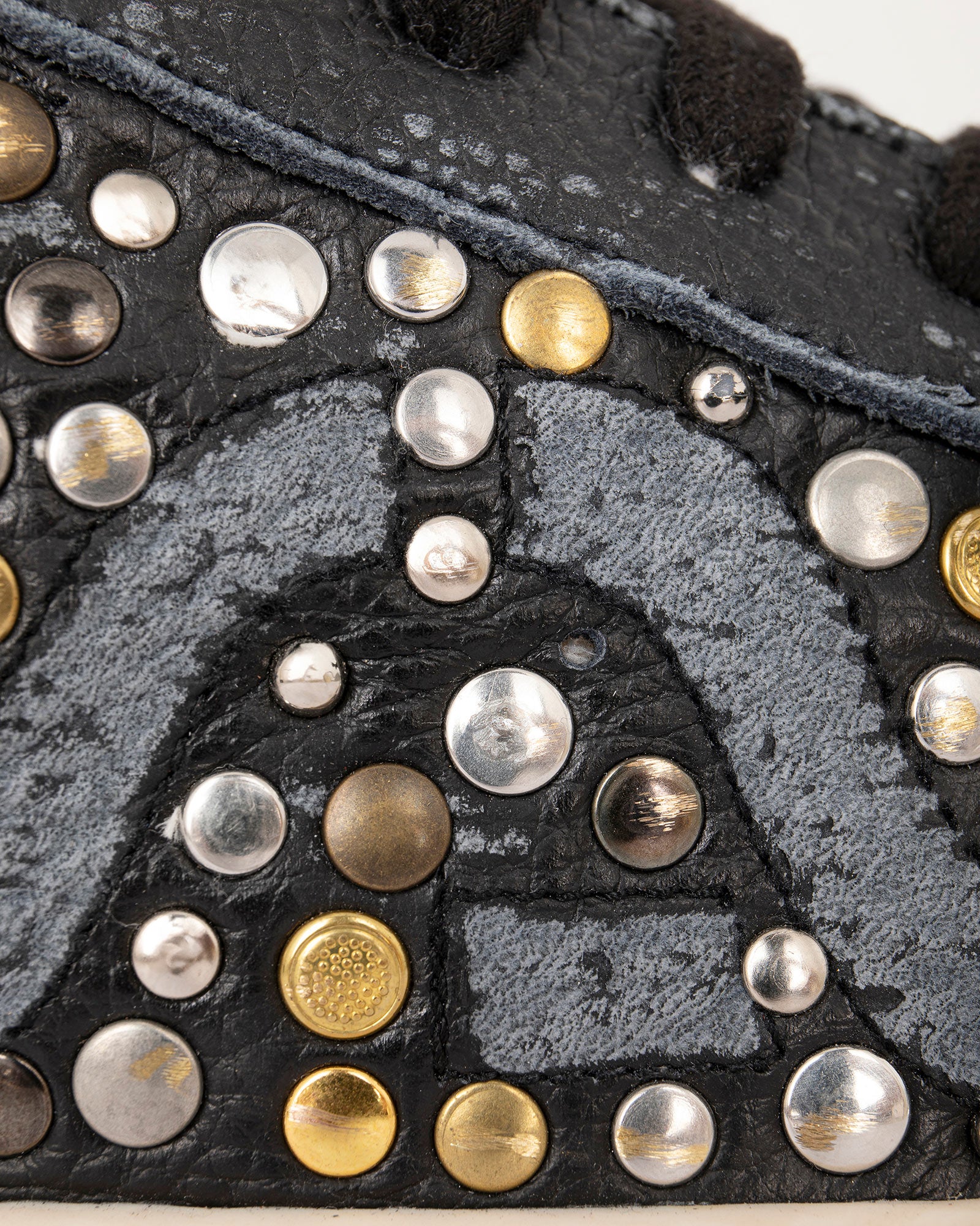 Wavy Leather Black Dirty