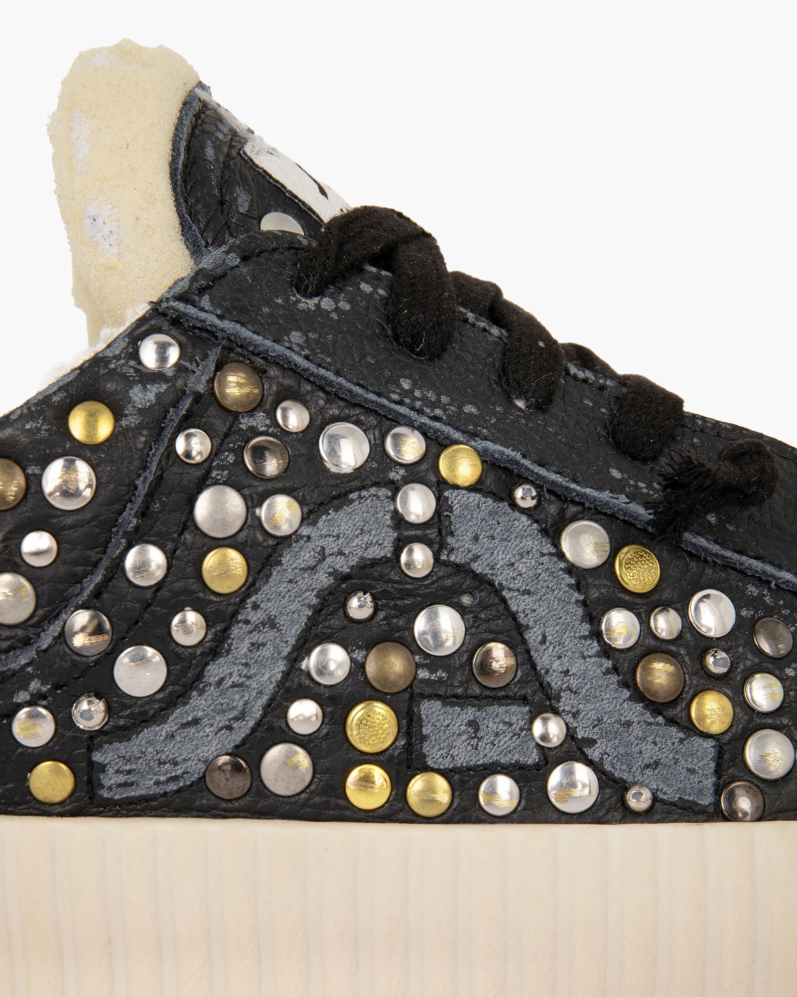 Wavy Leather Black Dirty