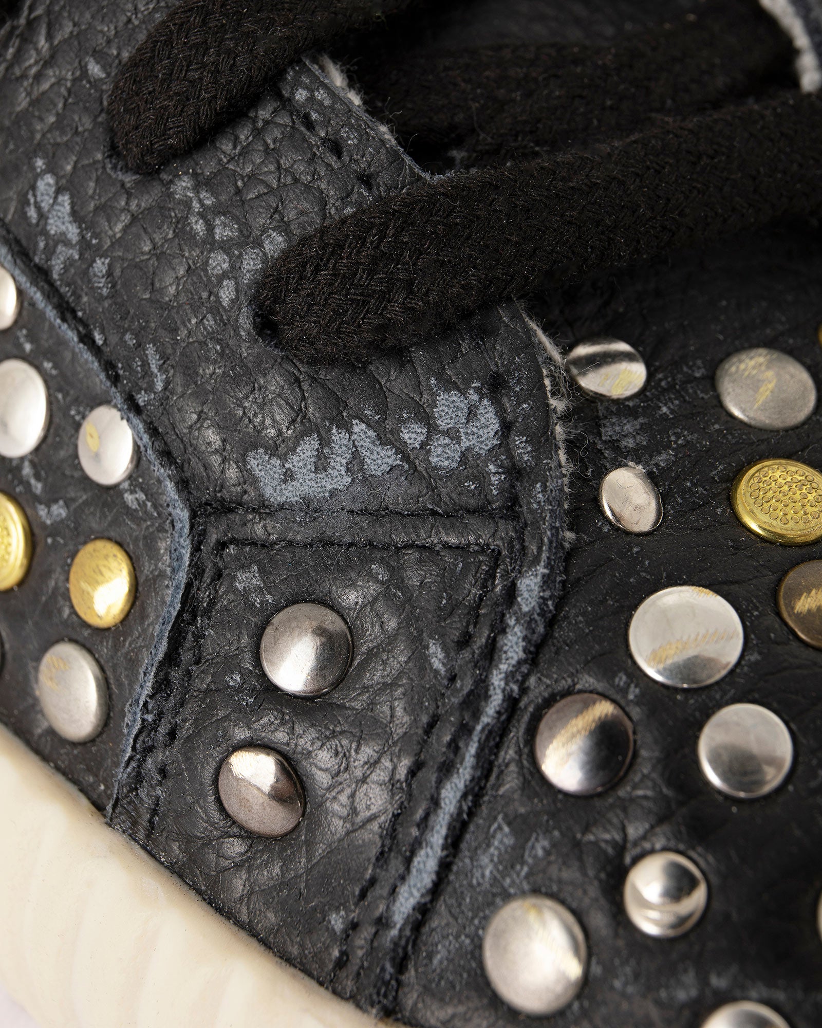 Wavy Leather Black Dirty