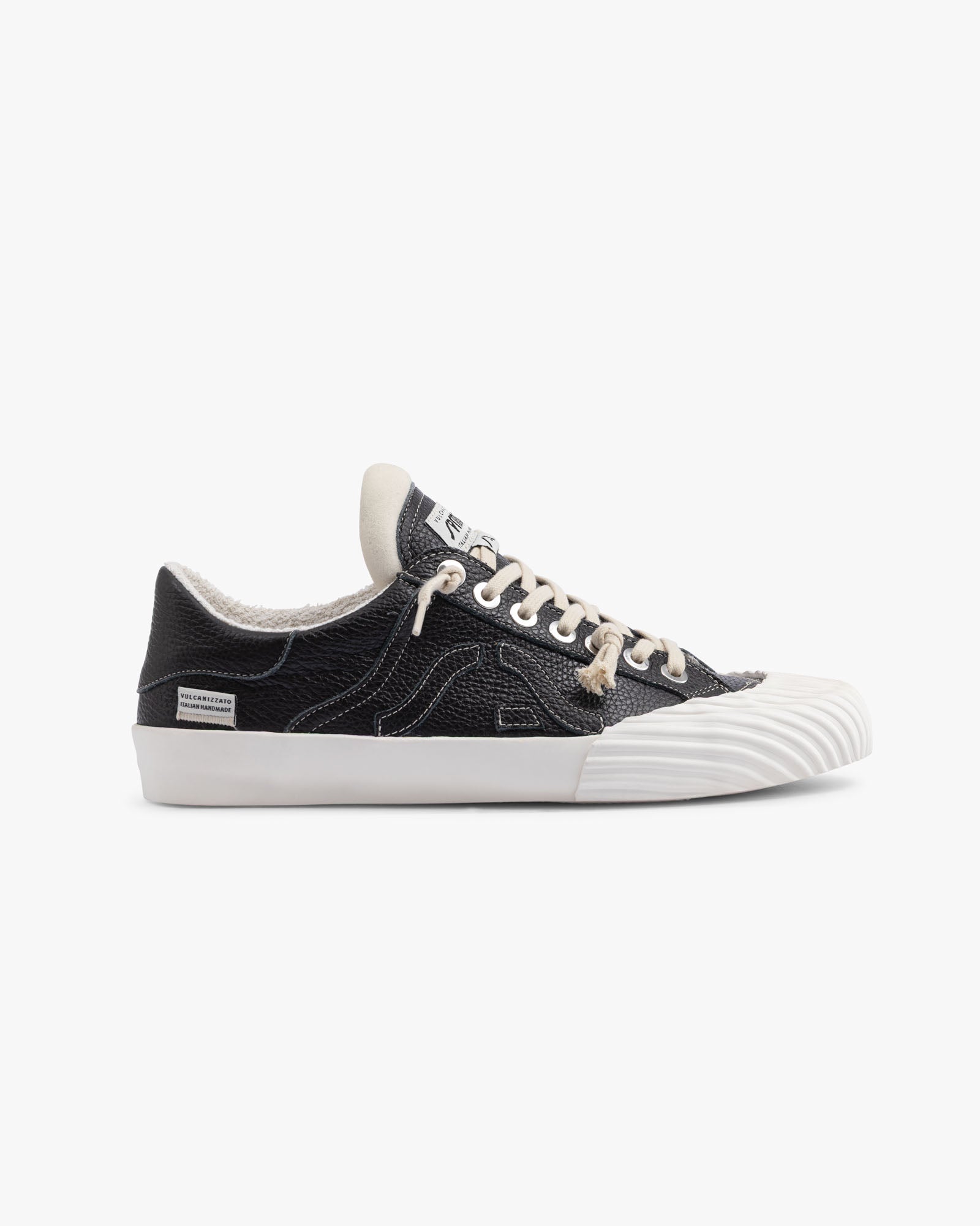 Wavy Shell Leather Black Embroidery