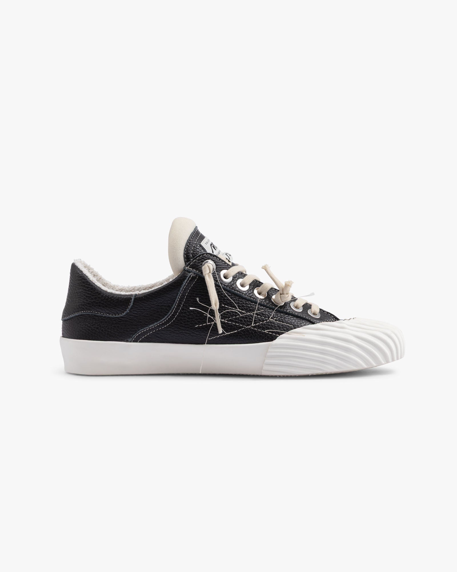 Wavy Shell Leather Black Embroidery