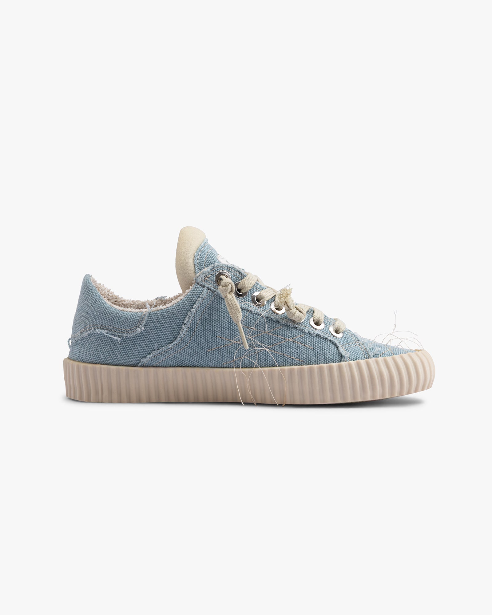 Wavy Olona Light Blue Embroidery Studs