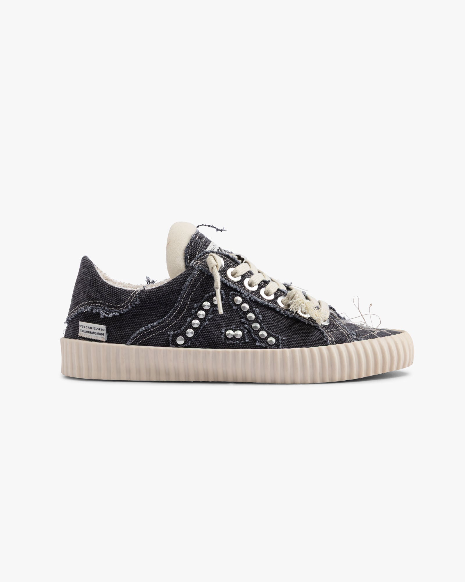 Wavy Olona Black Embroidery Studs
